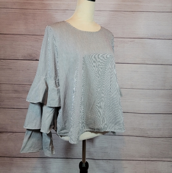 ABOUND Striped 3 Tiered Sleeve Blouse Blue and White Size Small - Picture 4 of 6